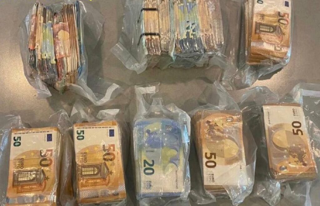 dinero falso