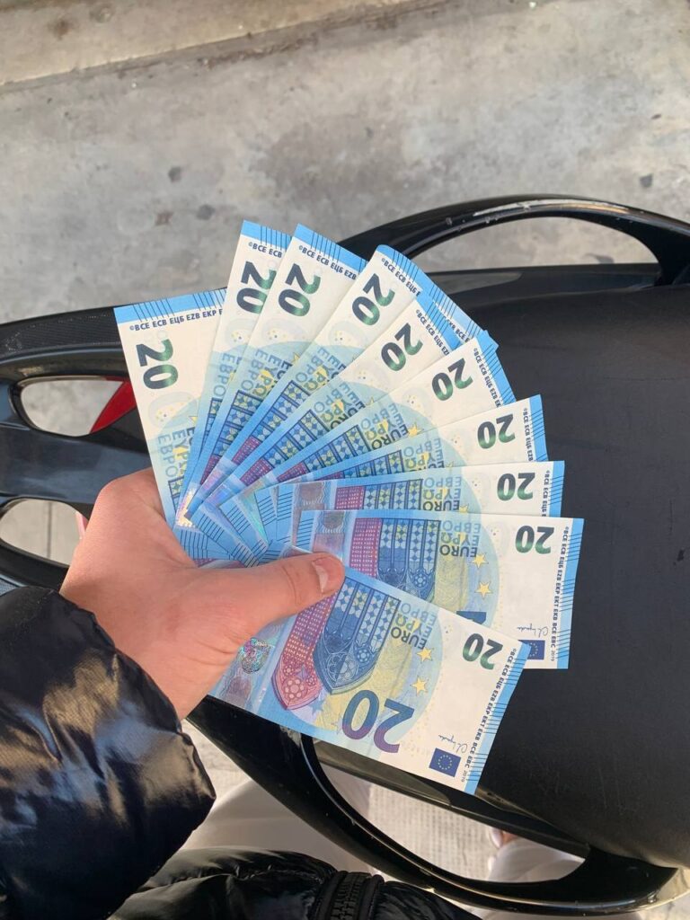 como comprar dinero falso euros